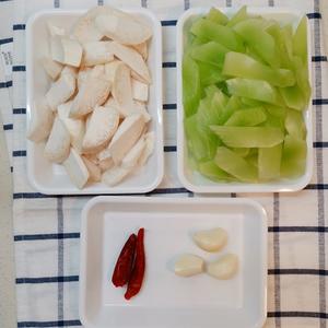 减肥食谱—青笋杏鲍菇的做法 步骤1