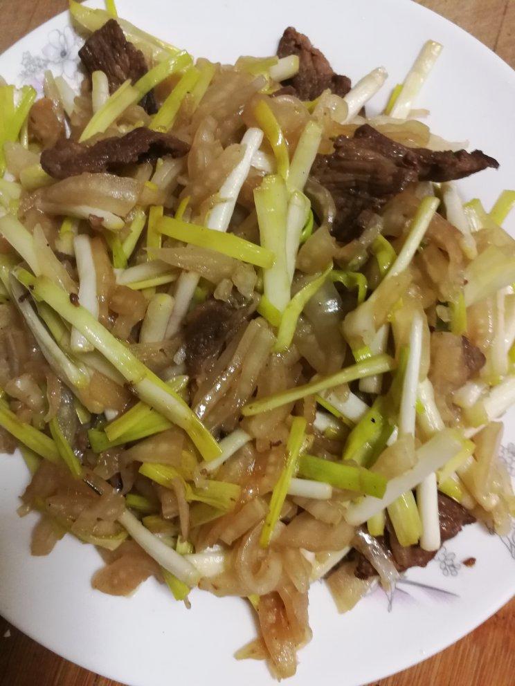 蒜黄白菜炒肉丝