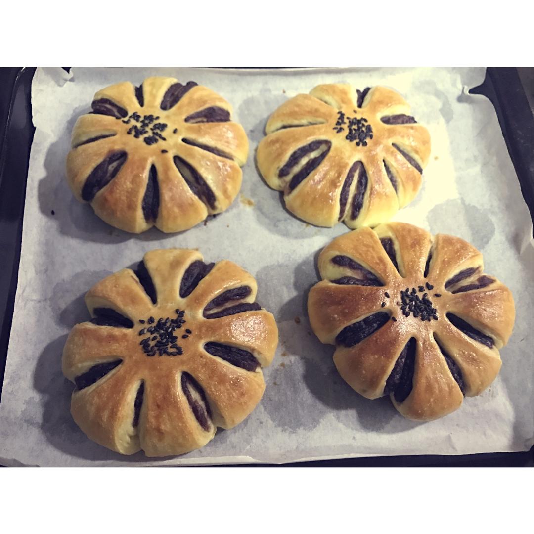 花朵豆沙面包