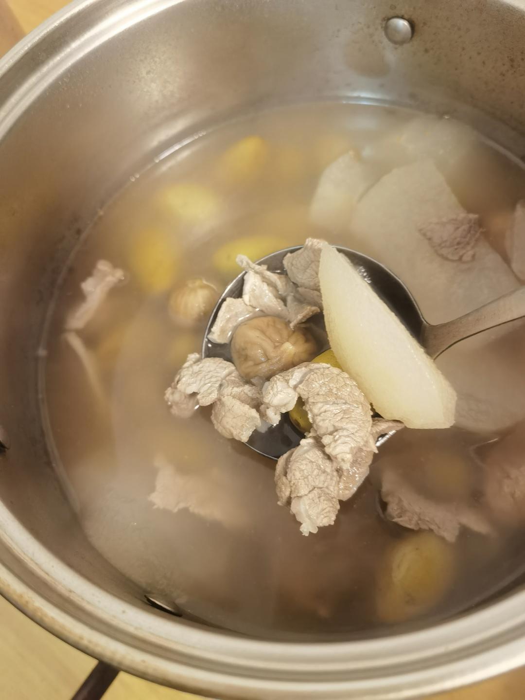 润喉下火｜青橄榄雪梨瘦肉汤