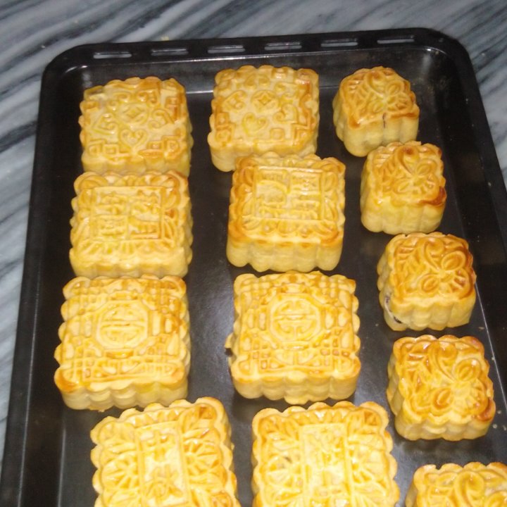 广式月饼—蛋黄莲蓉月饼