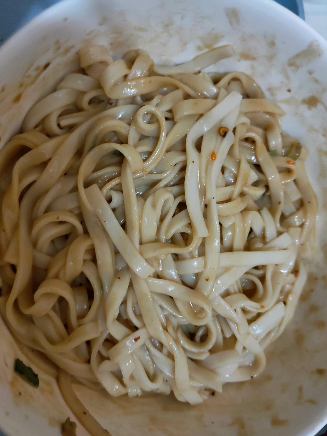 芝麻酱拌面（超快手超简单的翻版热干面）