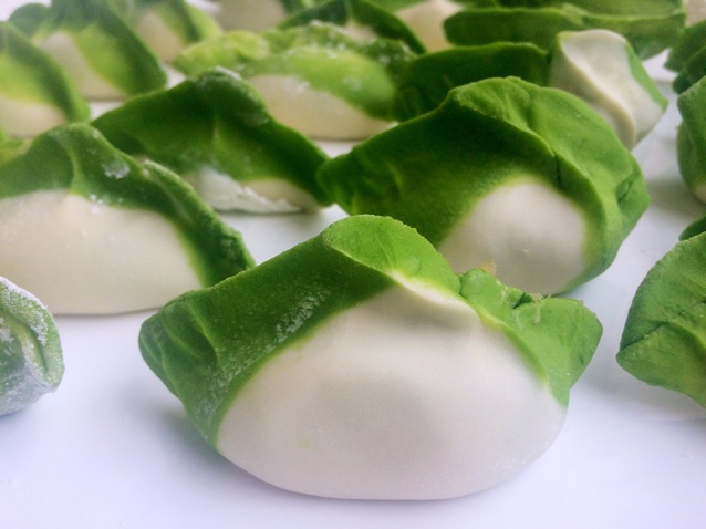 翡翠白玉白菜饺子详细版（附翡翠白玉白菜饺子包法，翡翠白玉饺子皮两种制法，面包机和面，翡翠白玉烧卖，各种馅料搭配）