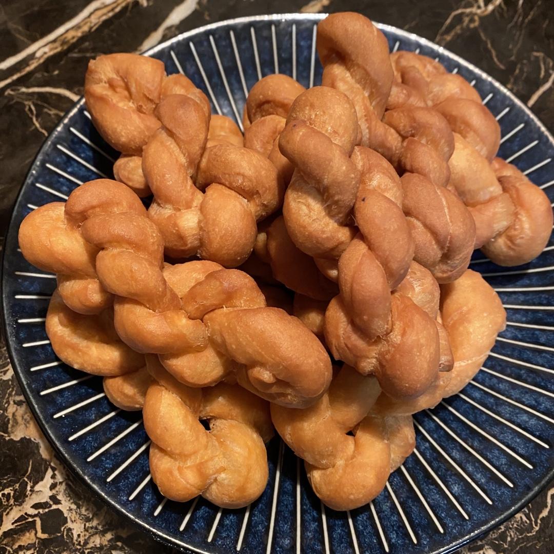 酥脆鸡蛋麻花