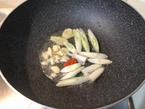 咸香软糯，连干两碗饭的红烧鱼膘的做法 步骤2