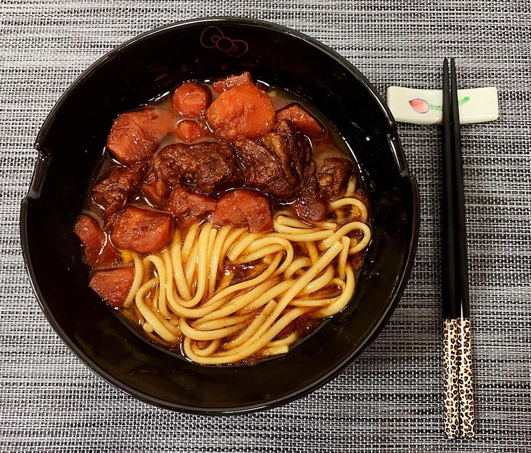 胡萝卜土豆～炖牛腩