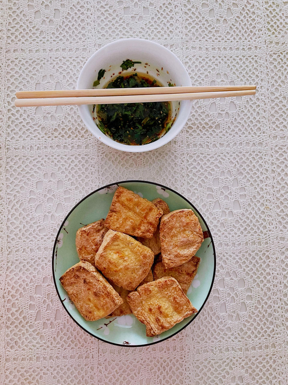 小吃｜街边酥炸豆腐附酱汁（空气炸锅版）
