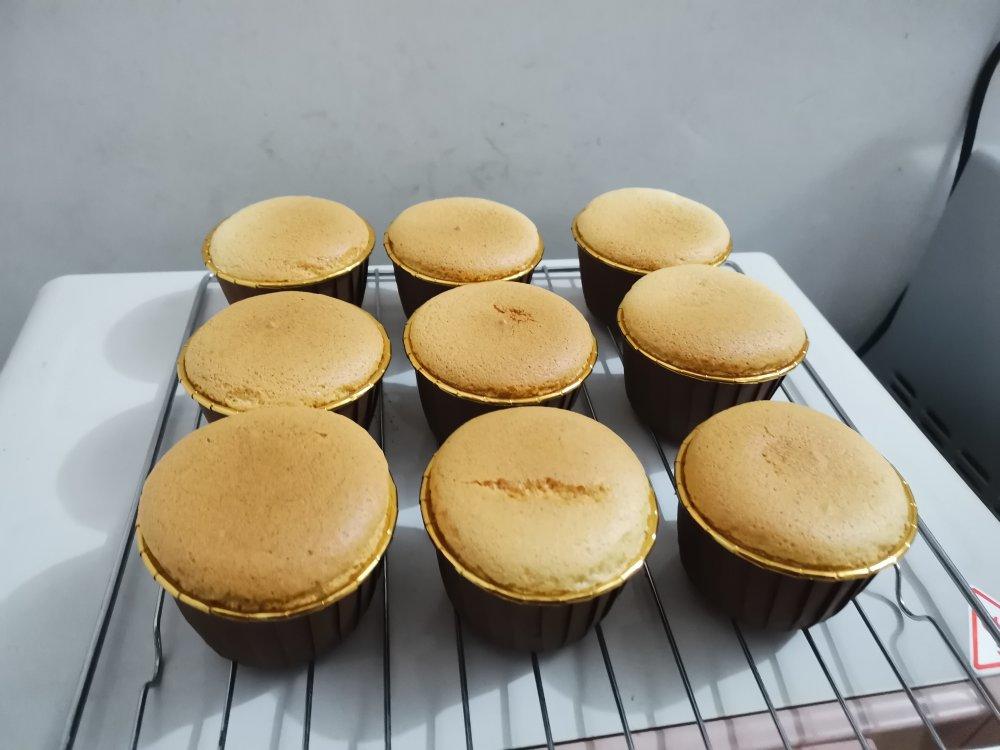 不塌不裂的纸杯戚风蛋糕