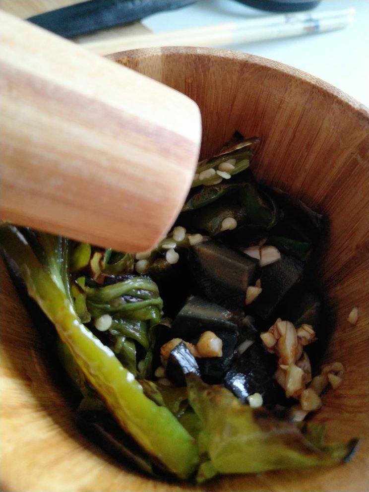 辣椒皮蛋擂茄子