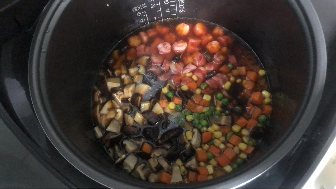懒人电饭锅香肠焖饭/煲仔饭