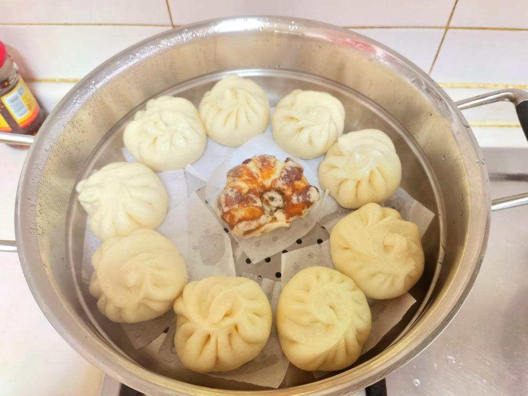 暄软可口的豆沙包