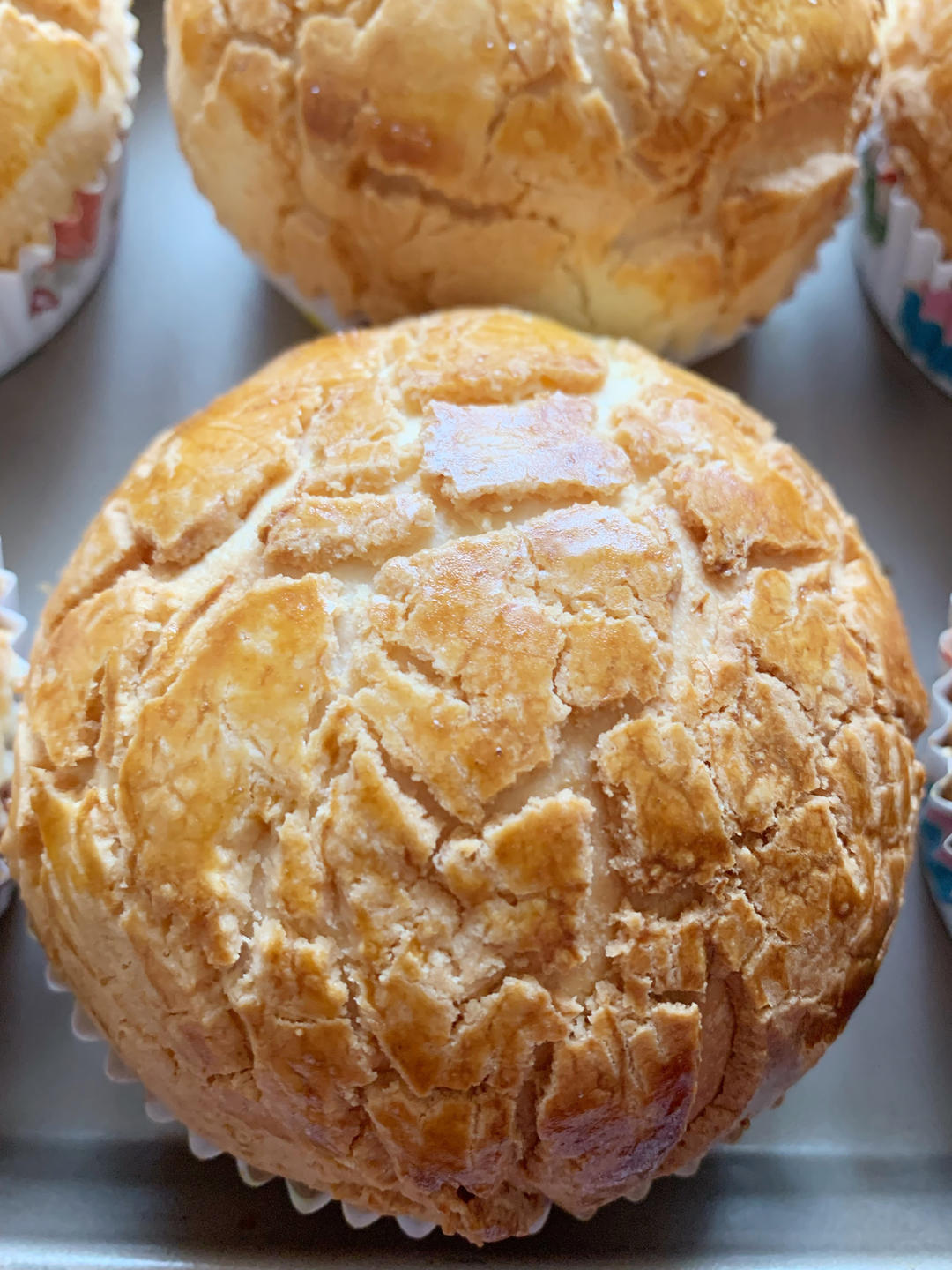 好吃到炸裂的港式菠萝包（附带制作酥皮的小视频）