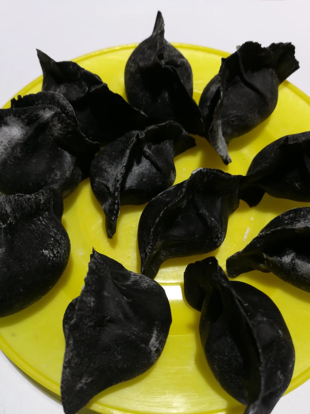 青岛特色：墨鱼饺子