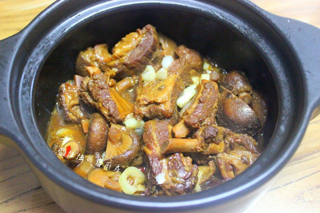 双菇烧鸡腿