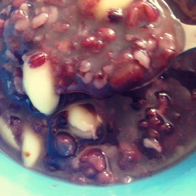 红豆薏米粥 (Red Bean and Pearl Barley Congee)