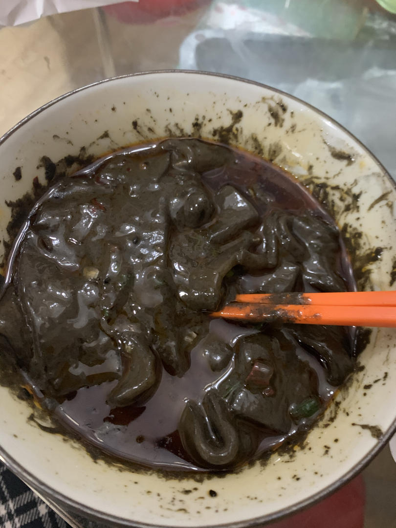 麻酱流汁宽粉
