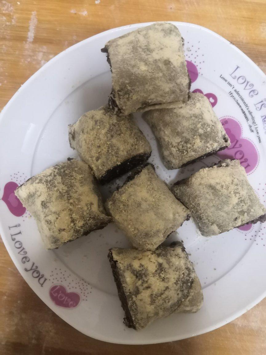 此配方做出的驴打滚无比软糯，放一天还是软的