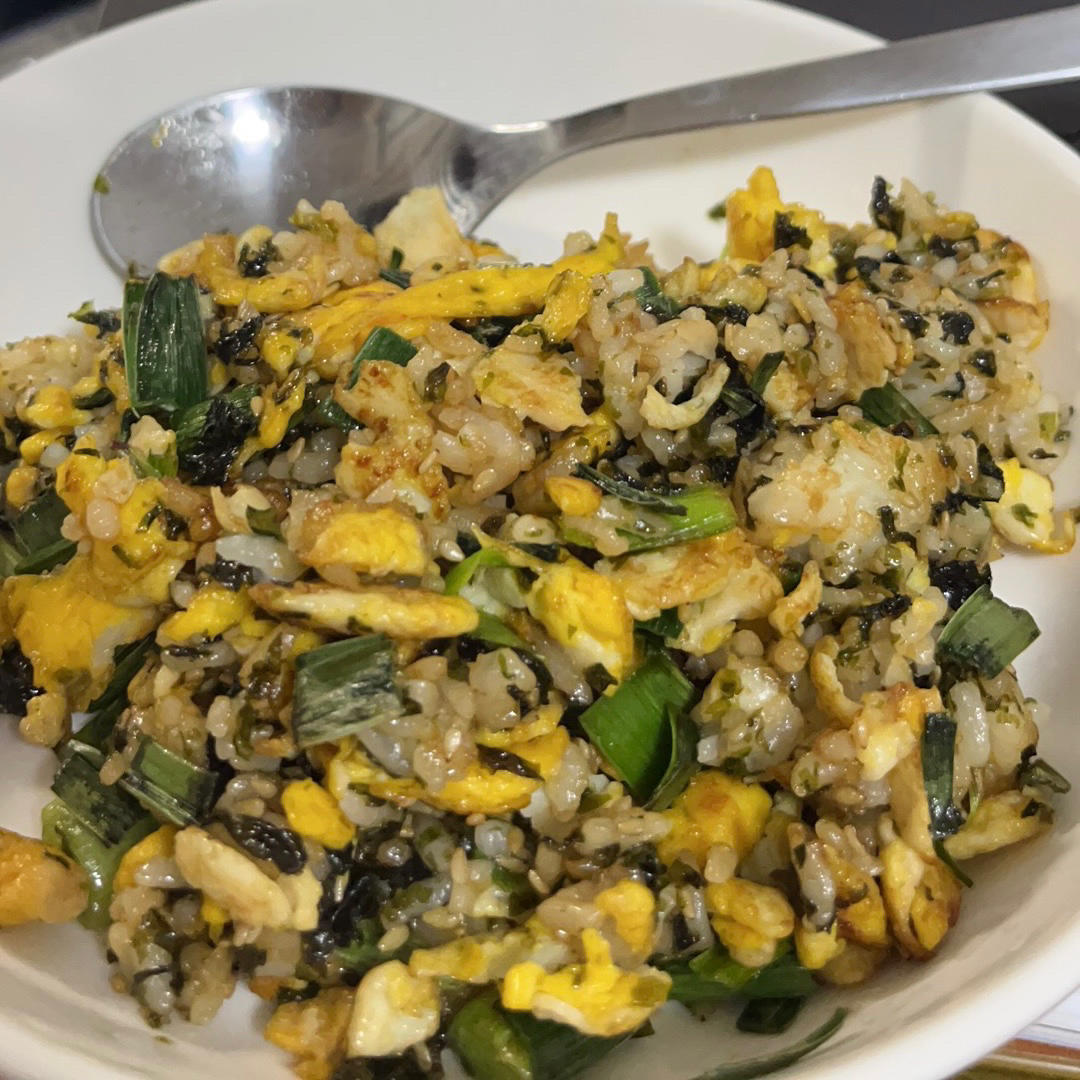 海苔蛋炒饭的做法