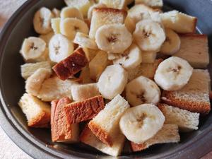 一周减重二斤的低卡减脂早餐：香蕉吐司布丁的做法 步骤5