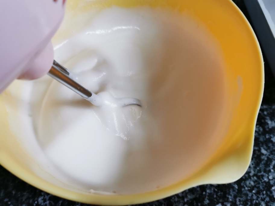 雀巢鹰唛巧克力炼奶浓情巧克力奶油蛋糕的做法 步骤11