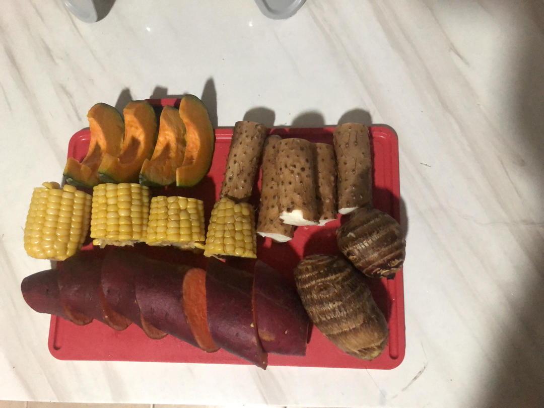 腊味蒸芋头+剁椒金针菇+蒸拌虾仁西兰花【12月北鼎蒸炖锅食谱】