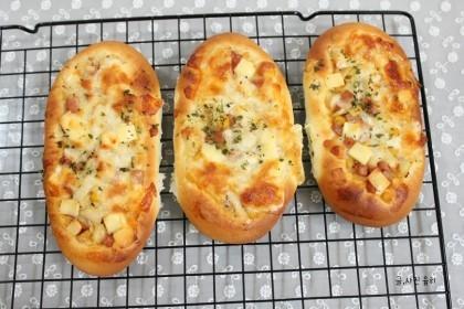 披萨面包B整形方法的做法