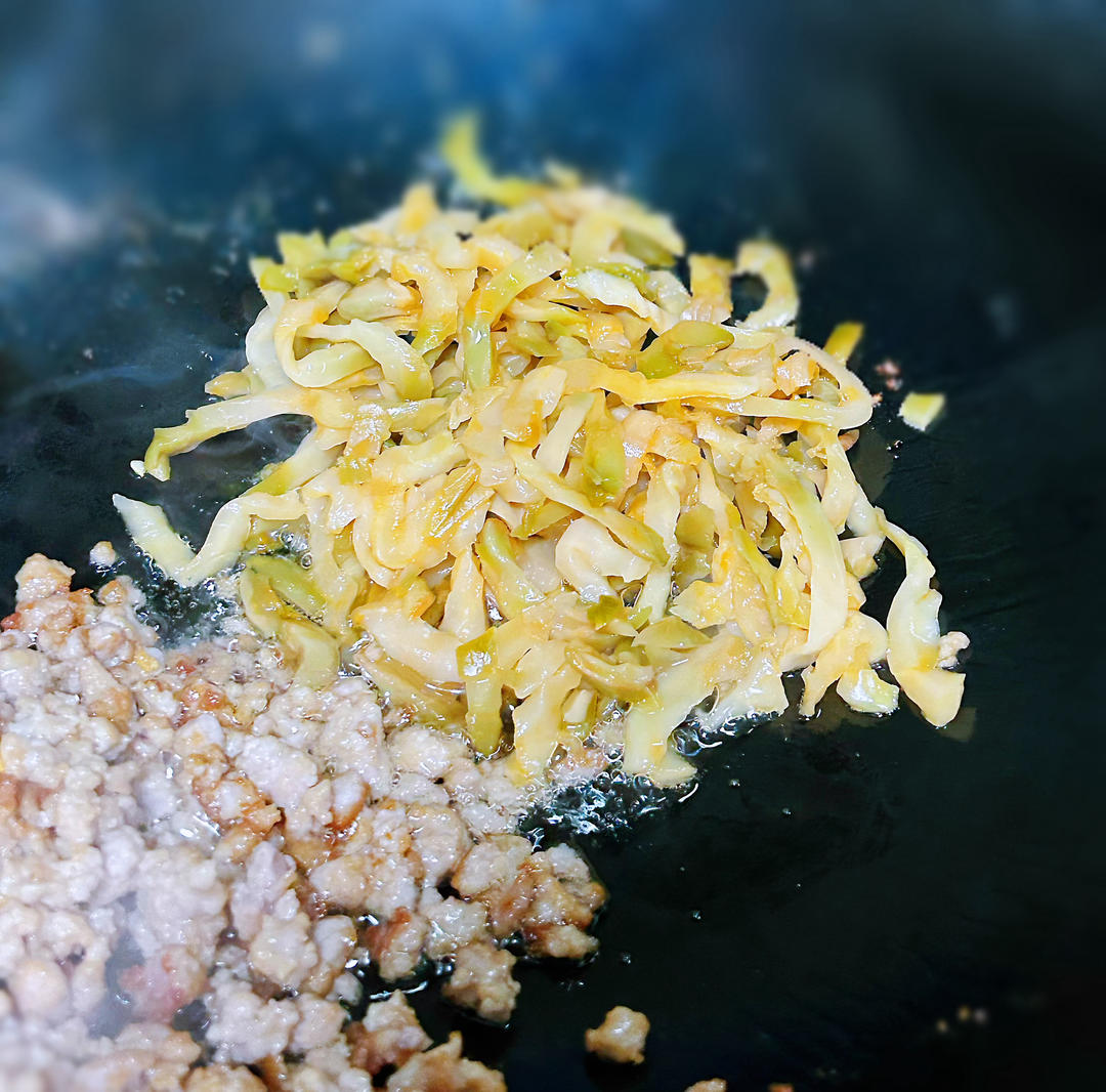 肉末鸡蛋炒榨菜的做法 步骤6