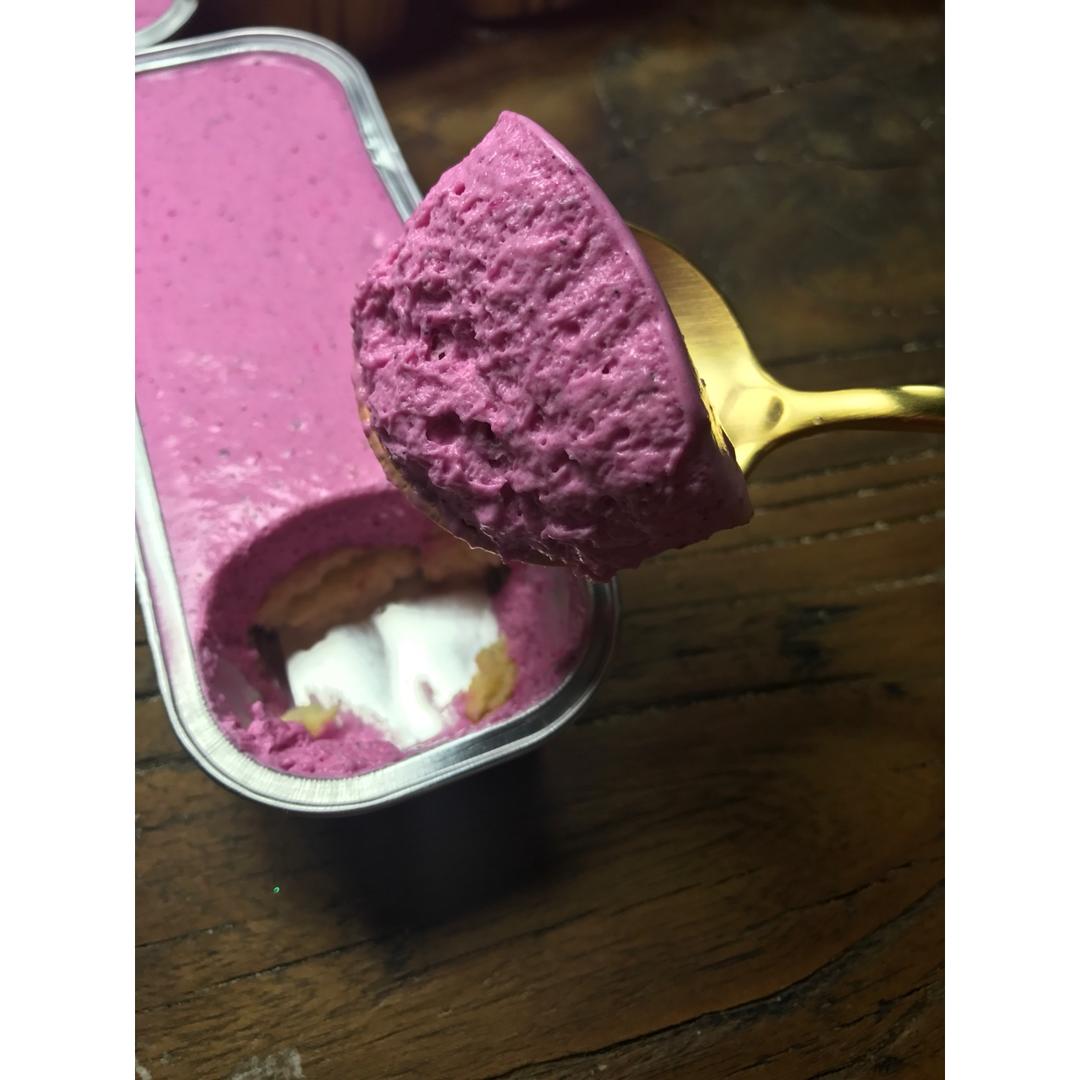 火龙果慕斯（小蛋糕）