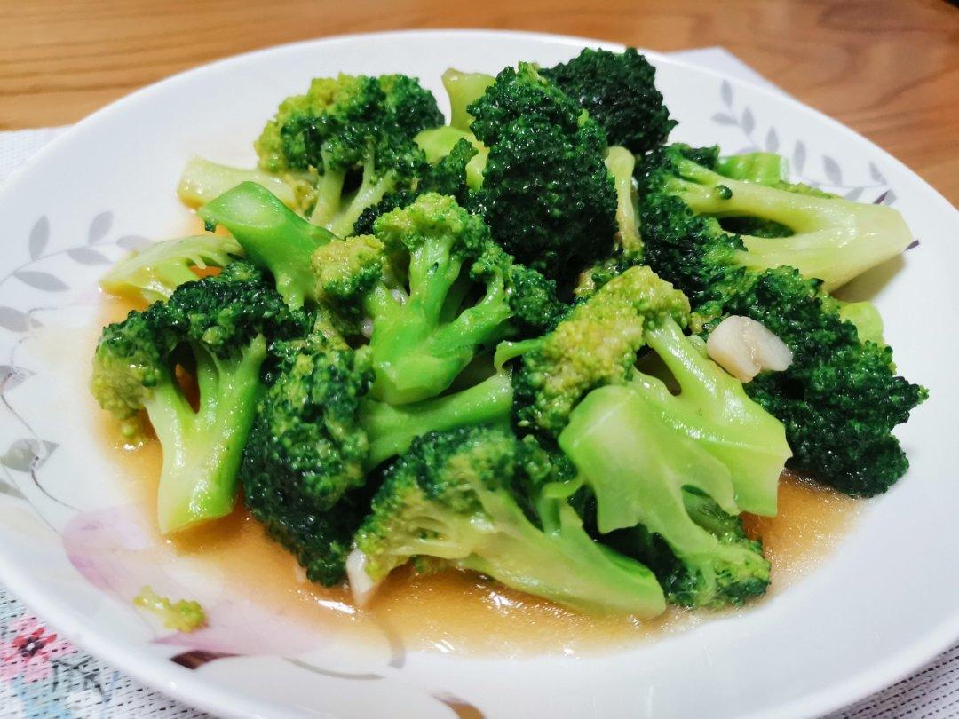 好吃到爆的耗油蒜蓉西兰花(从不修图，喜欢请关注)