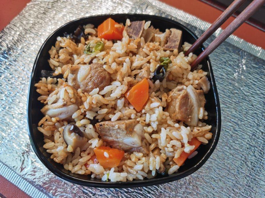 喷香排骨焖饭（爆好吃）