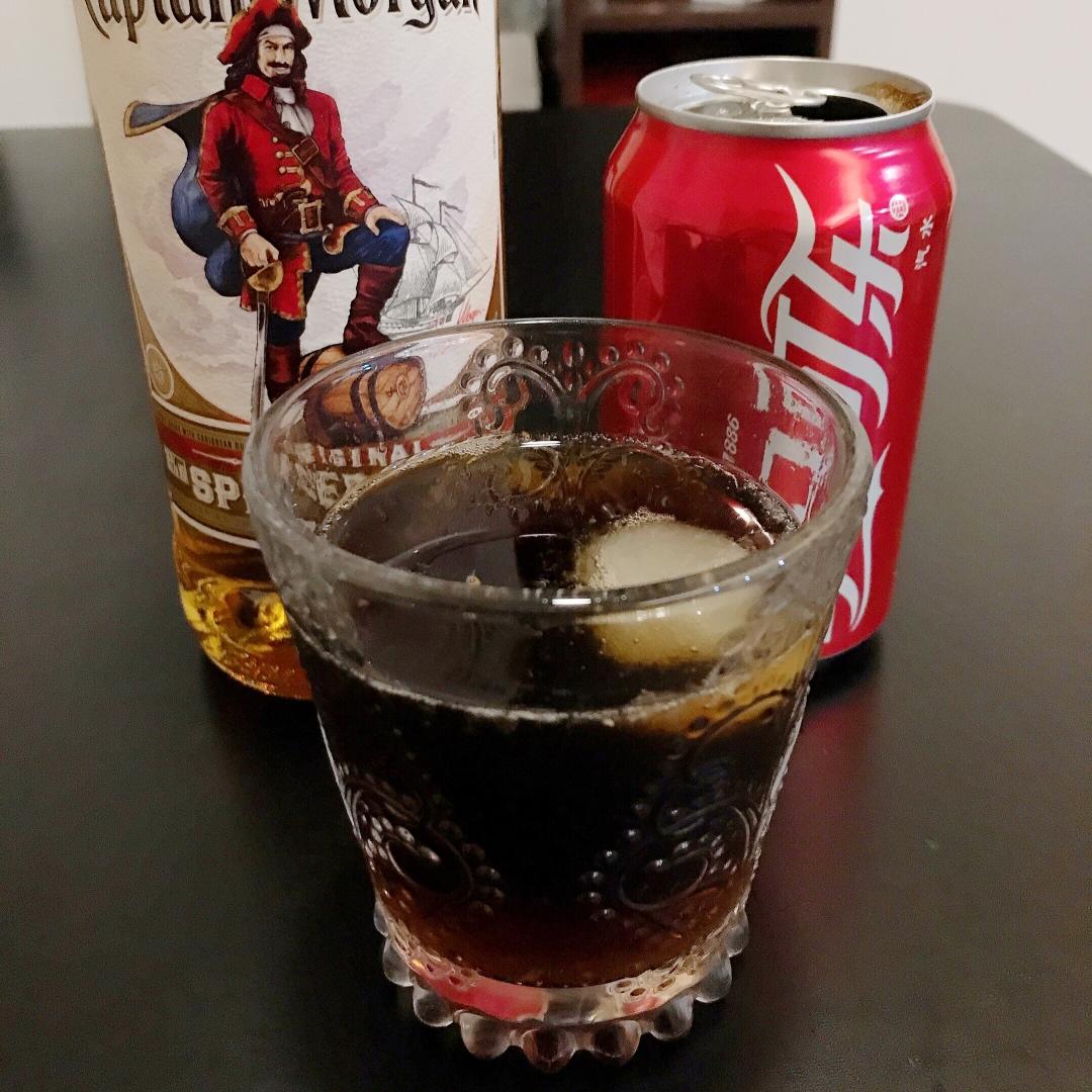 消耗朗姆酒的深夜买醉法