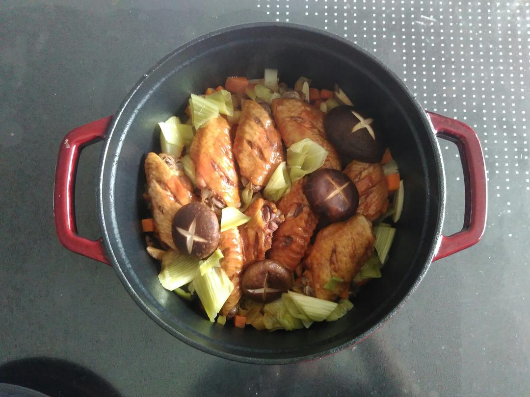 时蔬焖鸡翅——staub珐琅铸铁锅