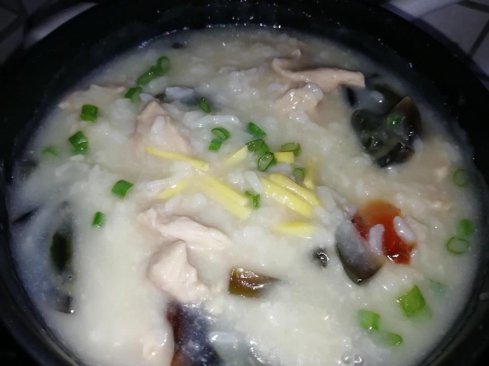 鹿丽做的皮蛋瘦肉粥
