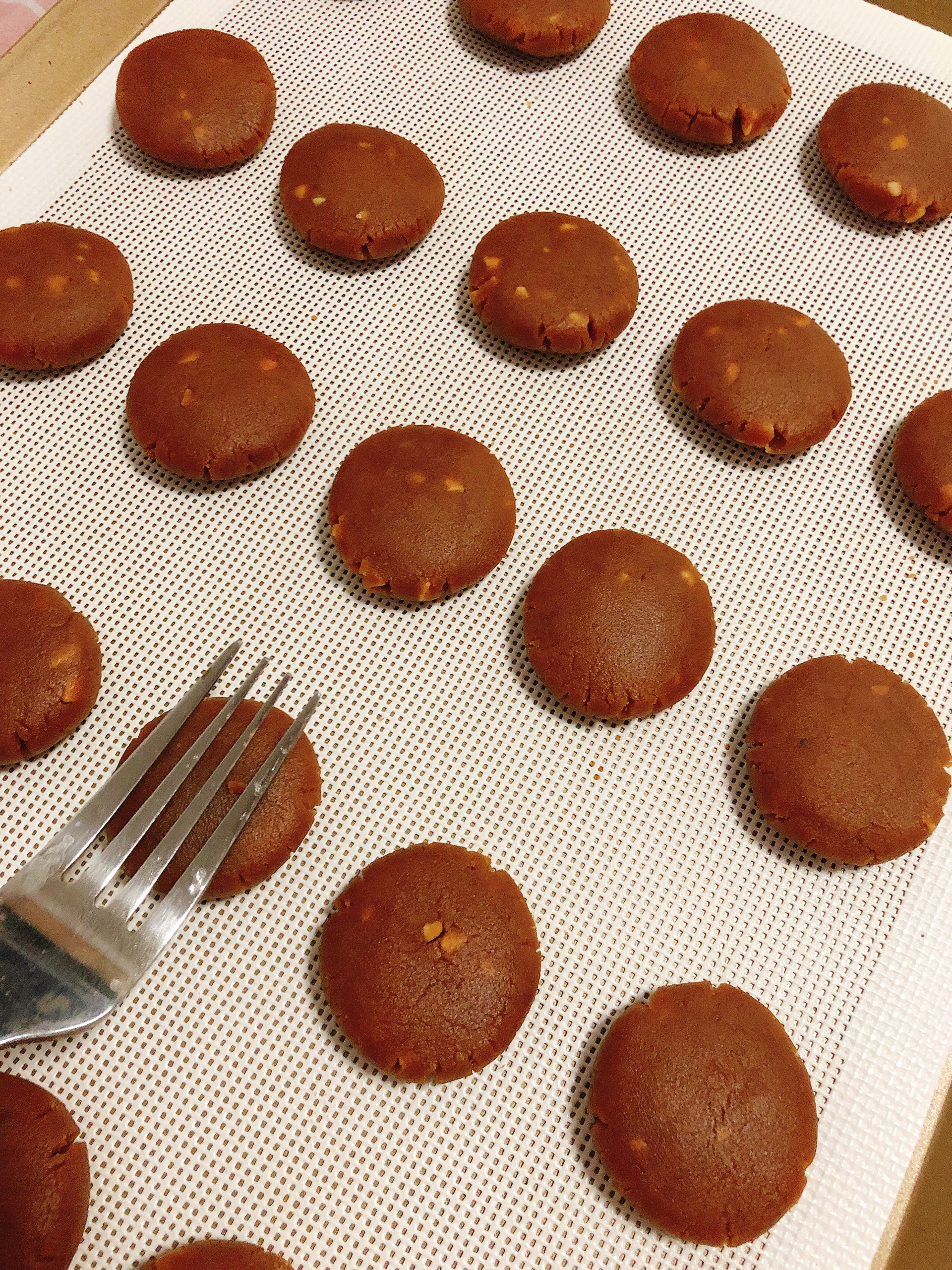 酥脆巨好吃的红糖花生小饼干的做法 步骤11