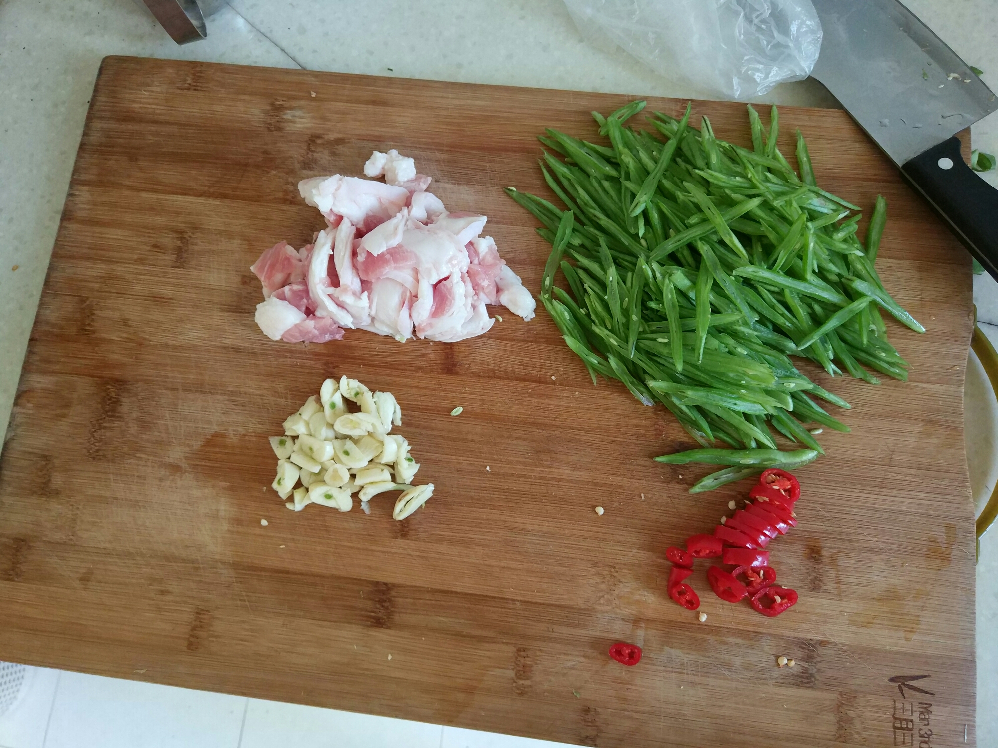 扁豆丝炒肉的做法 步骤1