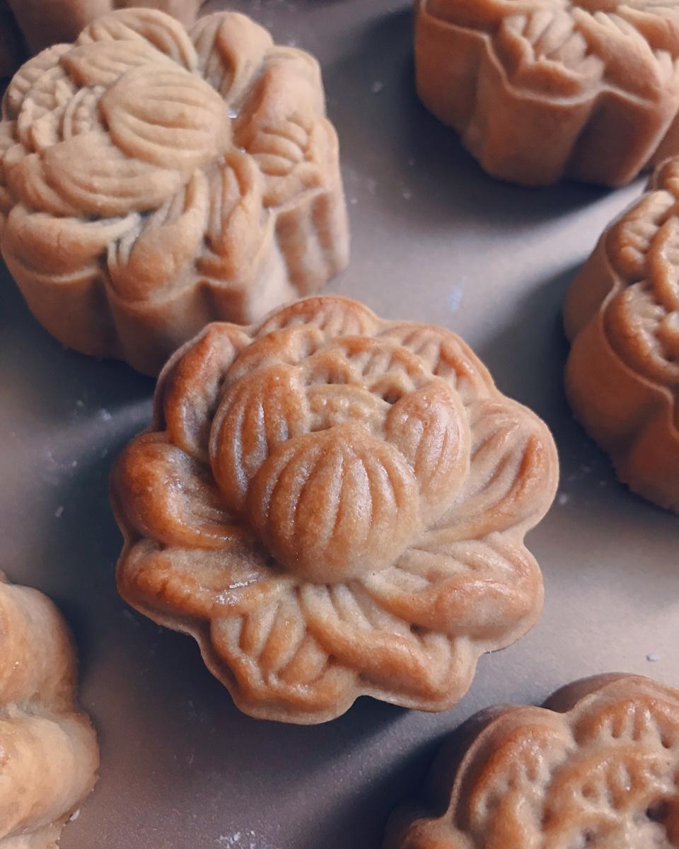 广式月饼—蛋黄莲蓉月饼