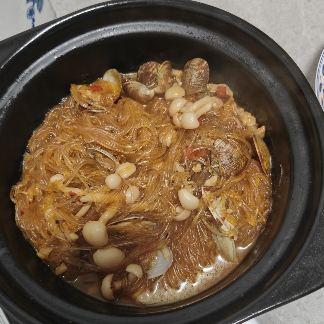 鲜到爆的花甲粉丝煲