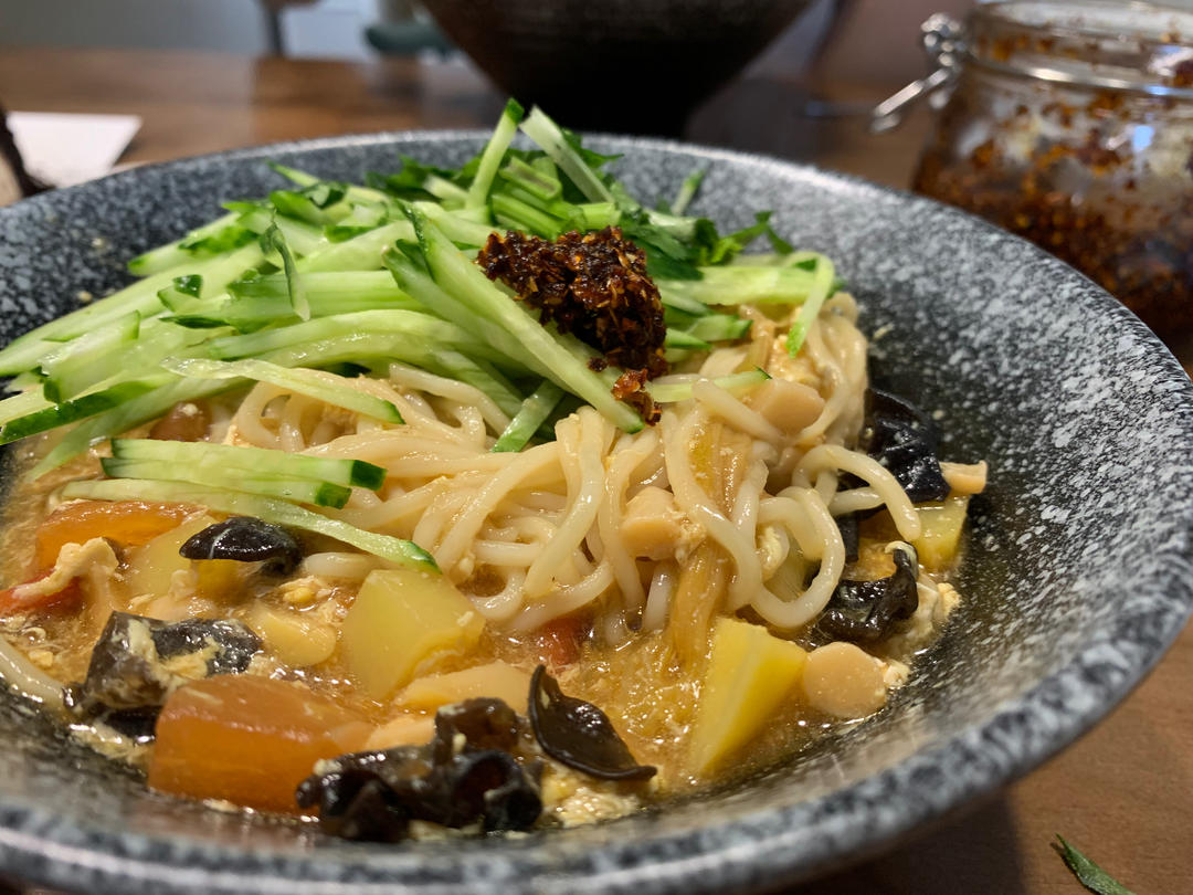 卤酱合一的天津打卤面