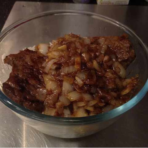 食戟之灵-- 夏里亚宾牛排盖饭
