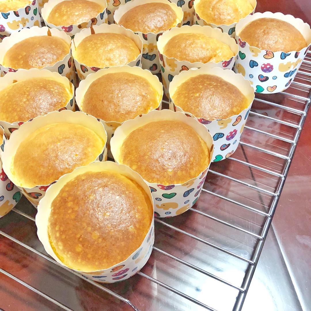 软绵绵戚风纸杯蛋糕