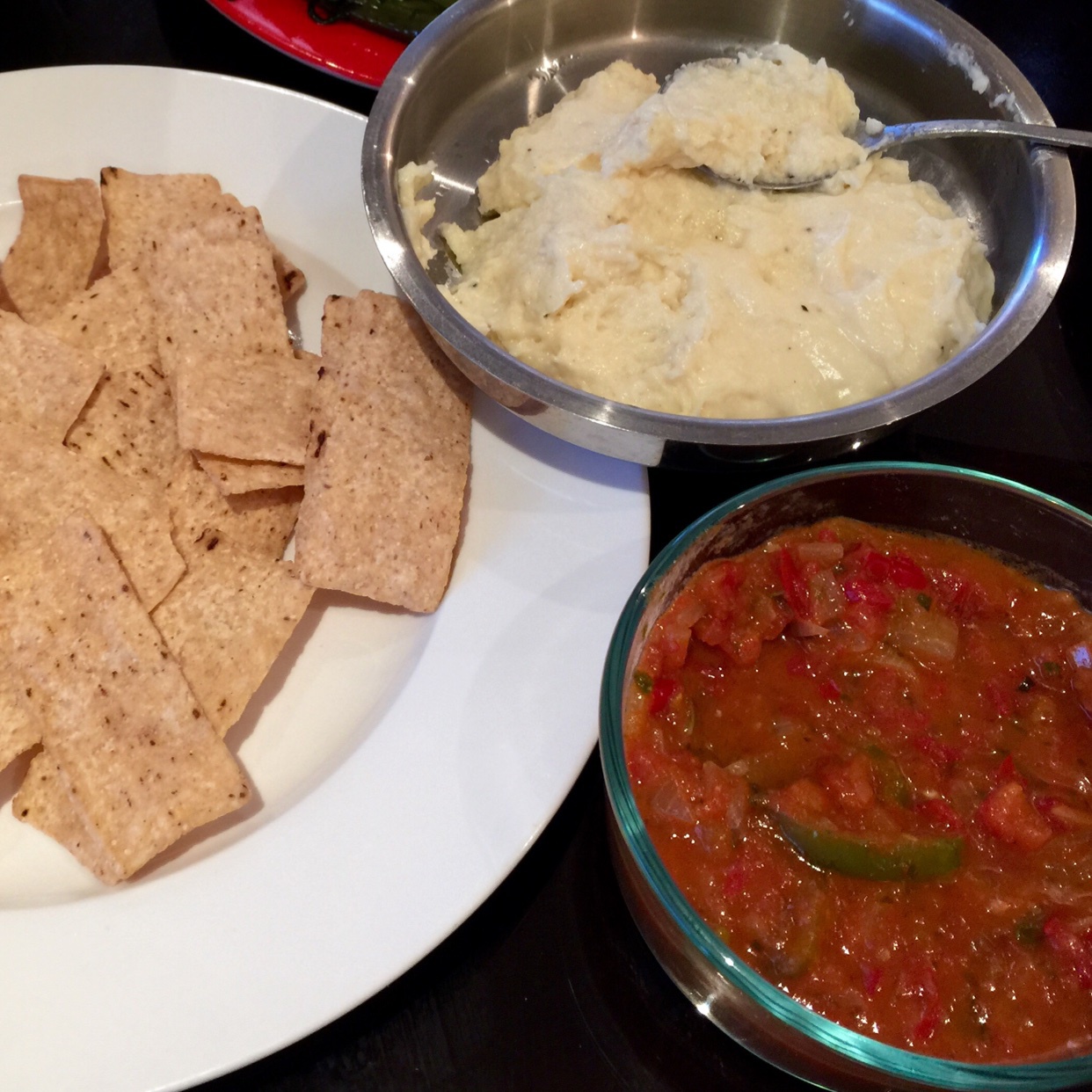 墨西哥玉米片配萨尔萨酱Nachos Dance Mango Salsa