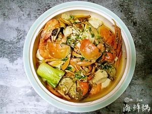 螃蟹+豆腐+海鲜菇= 一锅鲜
★中国菜★的做法 步骤1