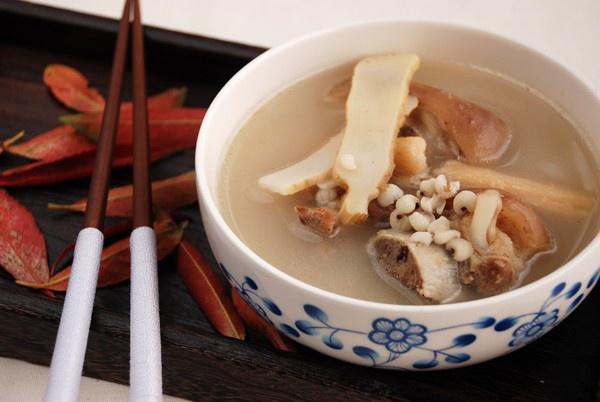 沙参玉竹薏米煲猪手的做法