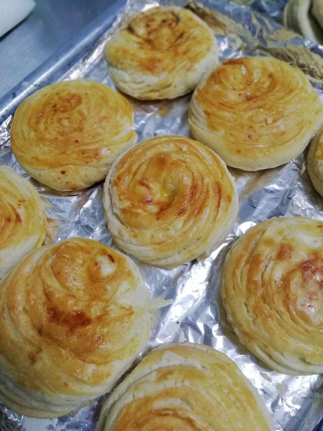 《千层糖酥饼》烤箱、平底锅