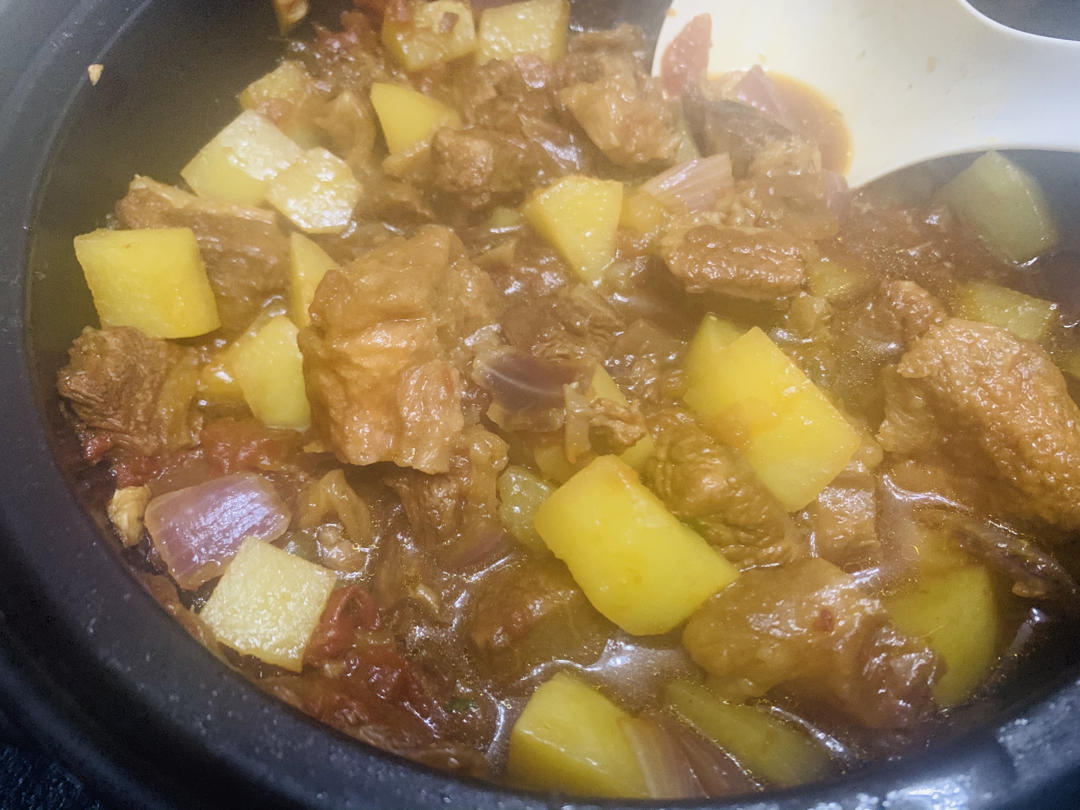 西红柿土豆烧牛腩（电饭锅快手版）