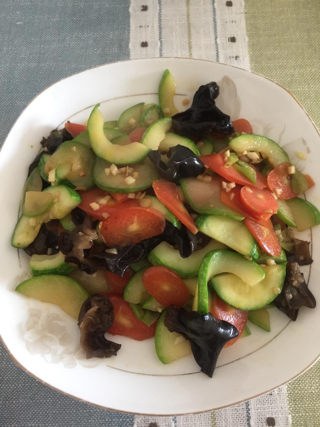 蒜蓉木耳西葫芦