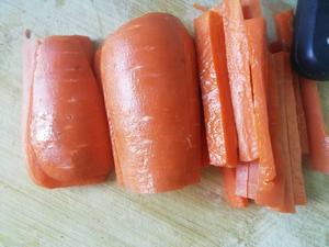 家常包菜胡萝卜条咸菜的做法 步骤2