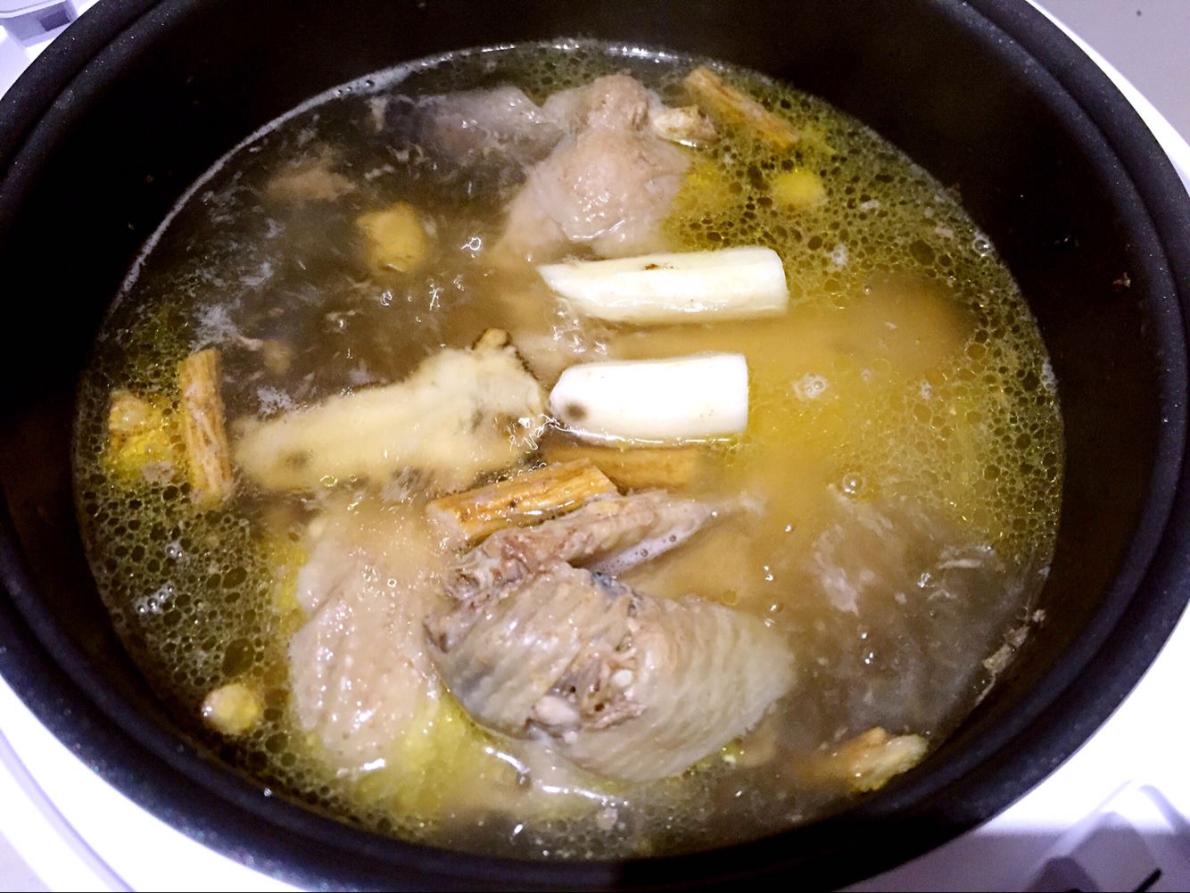 电饭煲山药炖鸡汤（简易版）的做法