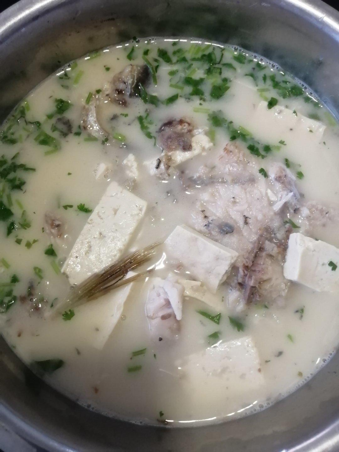 鲫鱼豆腐汤
