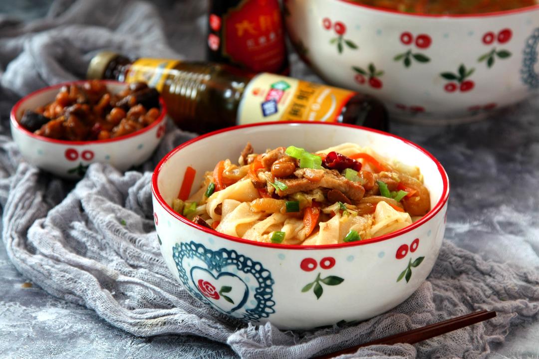 白菜腌肉面的做法